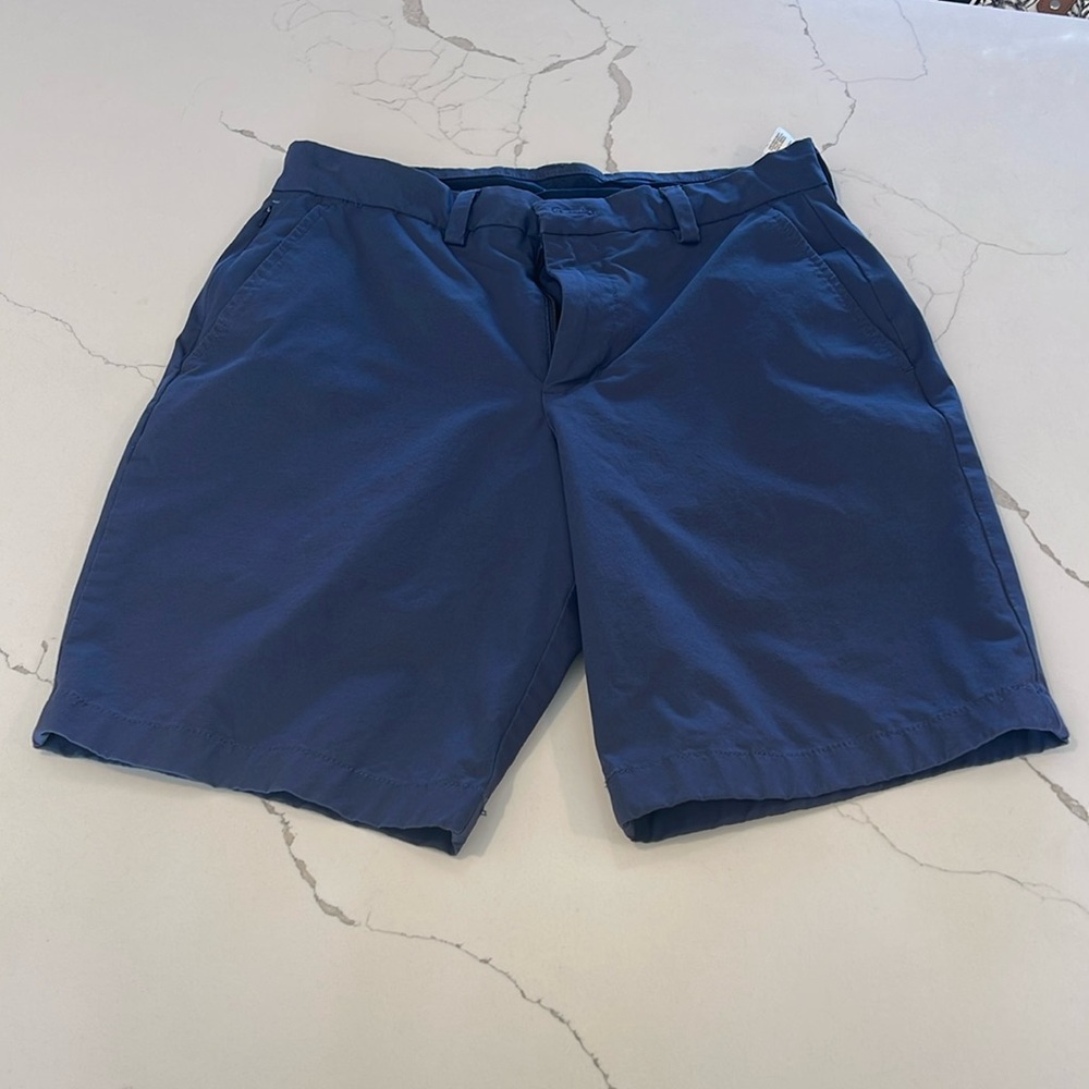 Vineyard Vines on-the-go-short size 28